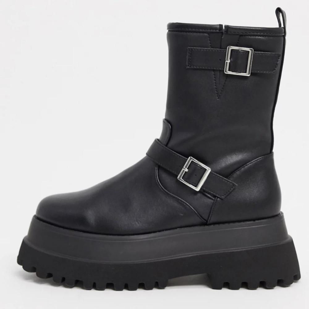 COPY - ASOS DESIGN Actually chunky pull on boots in black